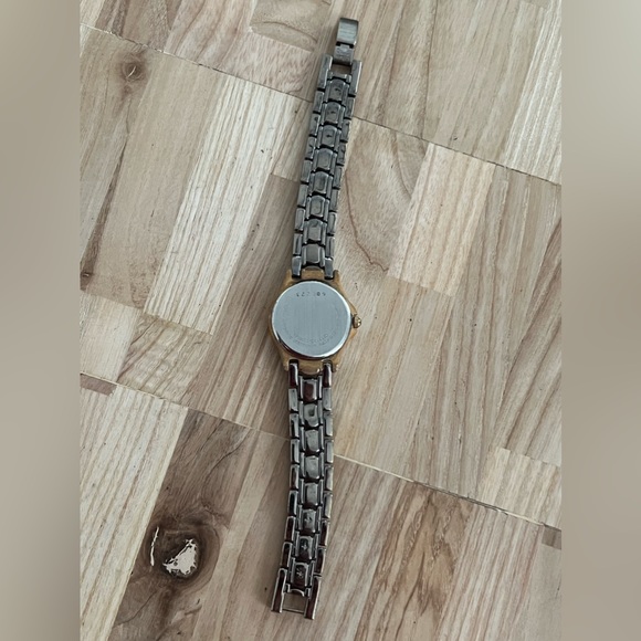 Citizen Ladies Watch Vintage Two Tone Bracelet Cream Round Dial Date Window - Picture 13 of 17